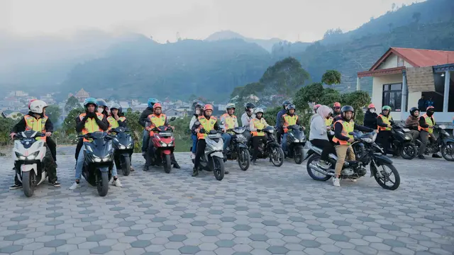 Program Bakti BCA melakukan pembinaan kepada warga desa wisata Patakbanteng, Dieng, Kabupaten Wonosobo. (Maulandy/Liputan6.com)