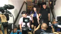 Hanie Juwita Boon, teman Wayan Mirna Salihin, diperiksa lebih dari 11 jam oleh Penyidik Polda Metro jaya. Dia diperiksa sebagai saksi kasus meninggalnya Mirna usai menyeruput es kopi Vietnam bersianida.