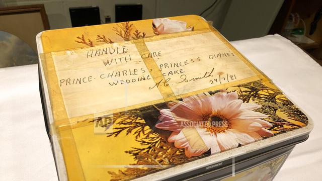 Kue Pangeran Charles dan Putri Diana dalam kaleng (AP)