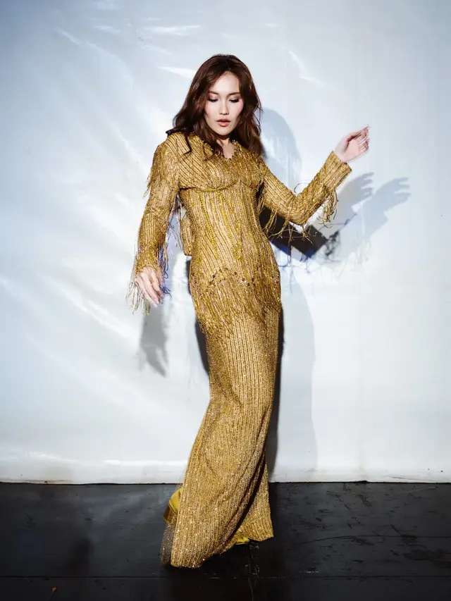 Busana Fantastis Ayu Ting Ting saat Konser Dangdut Dangdutan. [@ayutingting92]