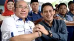 Balon Gubernur DKI Jakarta, Sandiaga Salahudin Uno bersalaman dengan Ketua DPD Demokrat DKI Nachrowi Ramli di Jakarta (19/3). Kehadiran Sandi Uno untuk mengikuti rapat rakyat dengan tema “Kriteria Calon Gubernur Jakarta”. (Liputan6.com/Faizal Fanani)