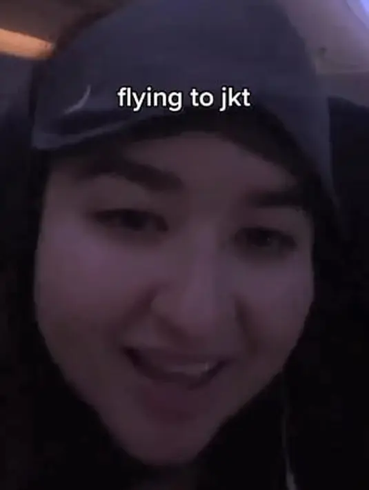 <p>Ketika hari yang ditunggu sudah tiba, Stephanie tidak bisa menyembunyikan rasa bahagianya. Sepanjang perjalanan, ia tampak sangat bahagia. [Foto: instagram/stephaniepoetri]</p>