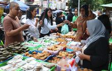FOTO: Ramai Warga Kwitang Berburu Takjil di Hari Keenam Ramadan 1447 H
