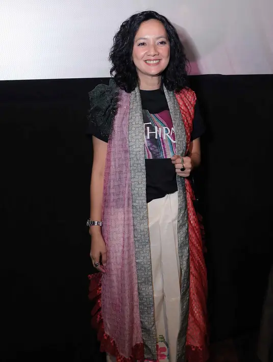 "Scene by scene di film ini memang berat. Saya mencoba menekan semua emosi dengan tidak berlebihan. Ketegaran wajah, senyum saya pun tidak bisa lebar," kata Cut Mini, di kawasan Epicentrum, Jakarta Selatan, Kamis (22/9/2016). (Deki Prayoga/Bintang.com)