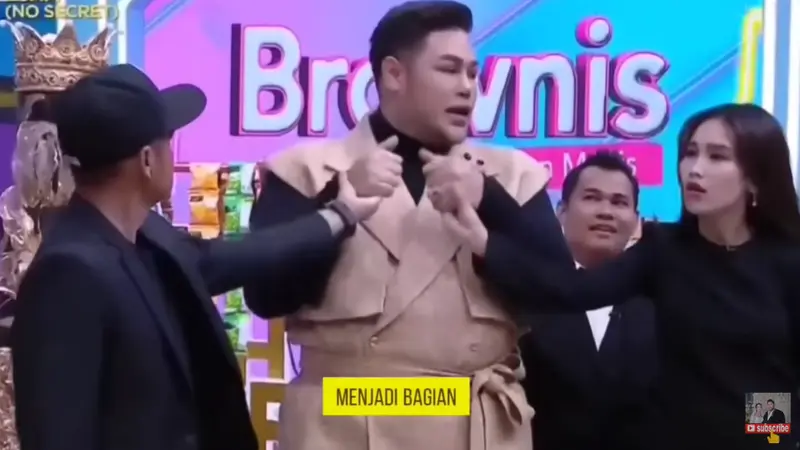 Ekspresi Syok Ayu Ting Ting Saat Ivan Gunawan Memutuskan Hengkang dari  Brownis - ShowBiz Liputan6.com