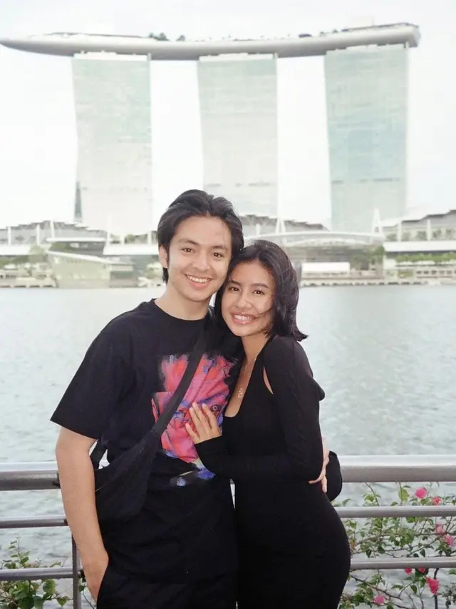 OOTD Angga Yunanda dengan Baju Hitam