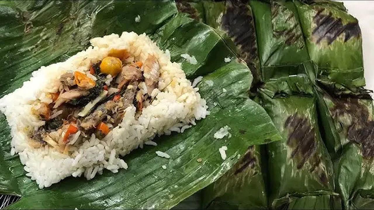6 Resep Nasi Bakar Ayam Suwir Spesial Lezat, Aroma Daun Pisang yang Khas