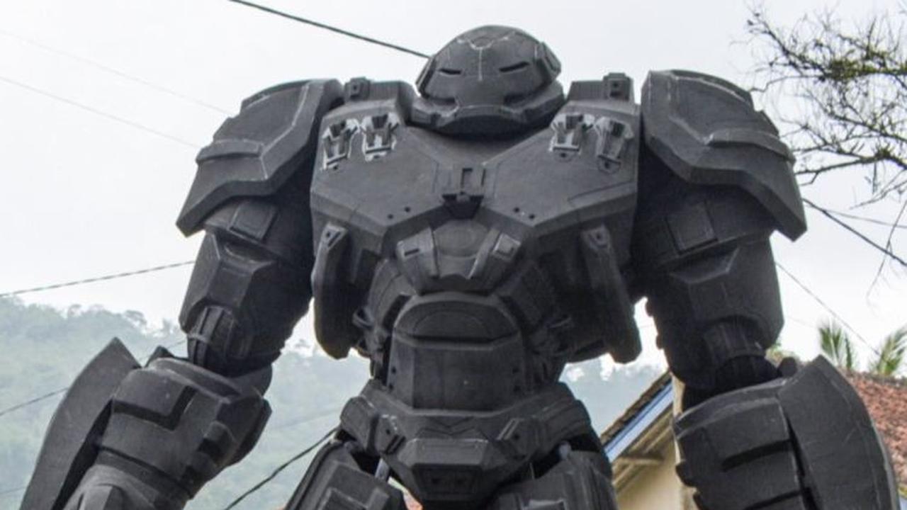 Berkat bahan yang berasal dari EVA foam, robot ini memiliki bobot cukup ringan sehingga bisa dibawa oleh satu orang saja.&nbsp;Foto: Timur Matahari/AFP