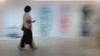 Instalasi seni menjadi bagian dari pameran Jakarta Biennale 2026 bertajuk “KEBAL” yang berlangsung di Gedung Trisno Soemardjo, Taman Ismail Marzuki, Jakarta Pusat, Jumat (9/10/2026). Karya-karya yang ditampilkan mengangkat beragam gagasan dan perspektif tentang kehidupan masyarakat perkotaan. (KLY/Budy Santoso)
