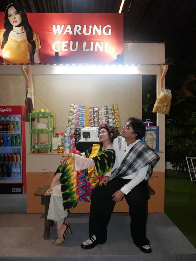 7 Potret Warung Ceu Lini di Ultah Mahalini ke-26, Ada Kue Microwave Unik