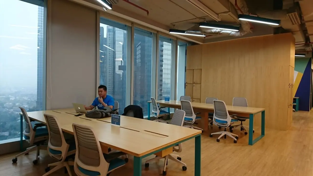 Coworking Space Warna-warni di Gedung Tinggi, Bikin Betah Kerja Lama-Lama