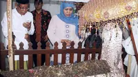 Mensos Khofifah Indar Parawansa berziarah ke makam Sunan Bonang di Kabupaten Tuban. (Ist)