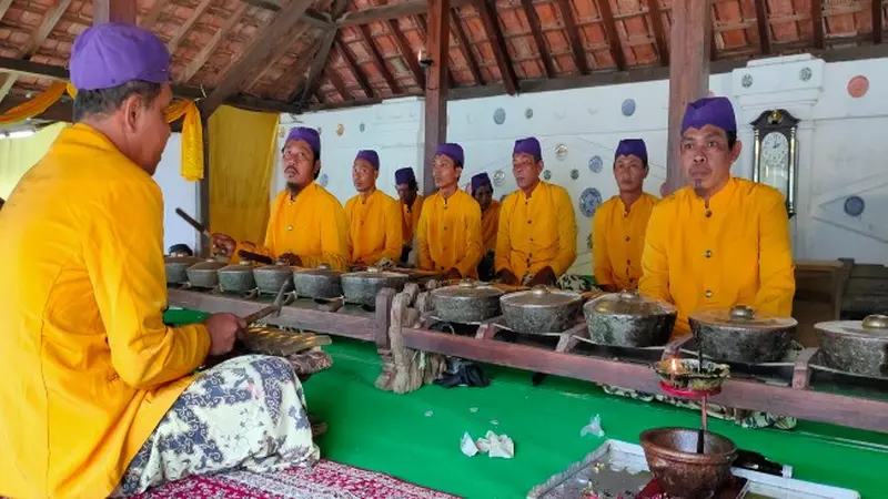 Carae Keraton Kanoman Cirebon Ngerawat Gong Sekati Ingkang Usianipun 750 Tahun