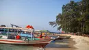<p>Para backpacker menggunakan jasa perahu di muara angke untuk menuju pulau harapan di kawasan Kepulauan Seribu, Jakarta. (Liputan6.com/Faizal Fanani)</p>