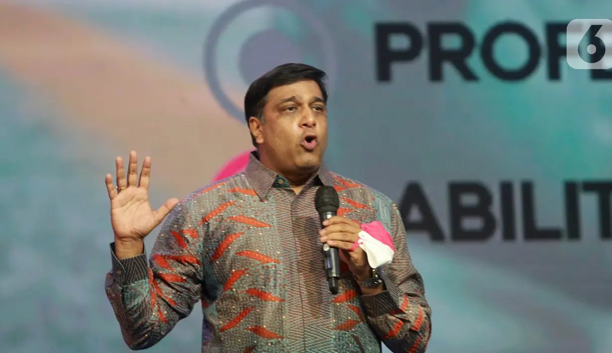 President Director Indosat Ooredoo Hutchison, Vikram Sinha memberi sambutan pada peluncuran identitas baru Indosat Ooredoo Hutchison di Jakarta, Selasa (04/1/2022). PT Indosat Tbk (Indosat Ooredoo) mengumumkan penyelesaian penggabungan usaha dengan PT Hutchison 3 Indonesia. (Liputan6.com/HO/Rizki)