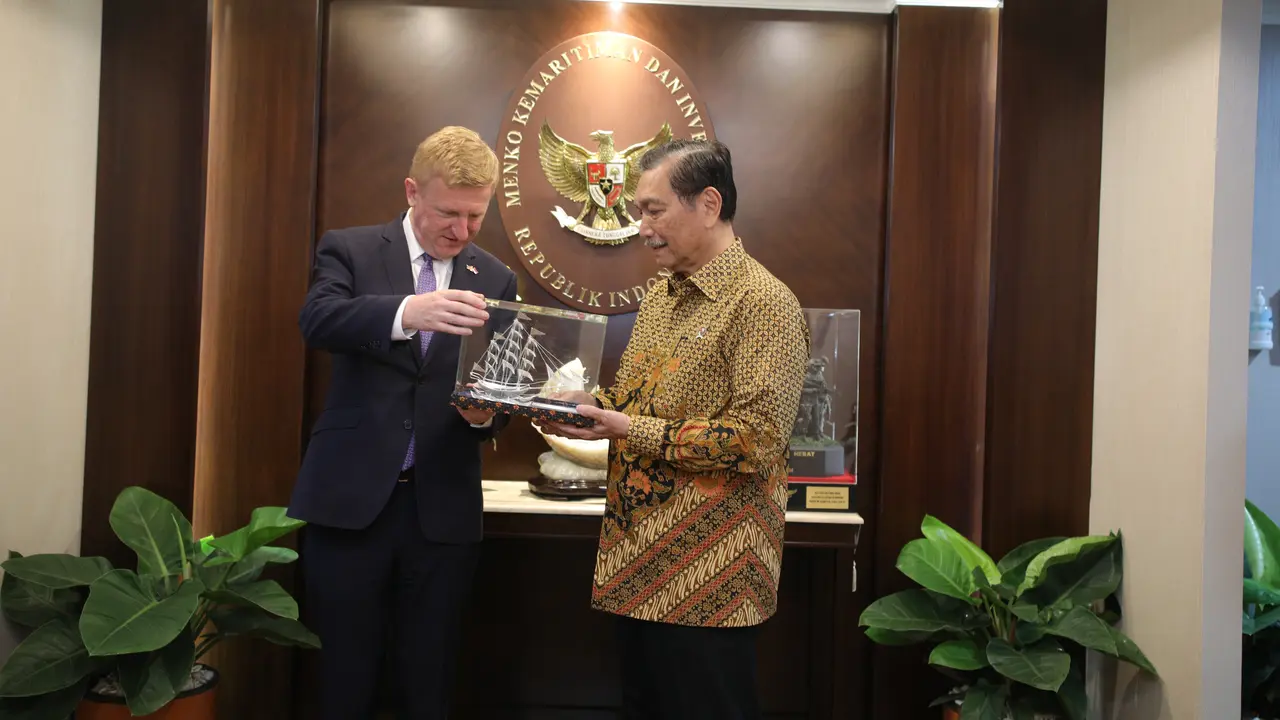 Wakil PM Inggris Oliver Dowden dan Menko Marves Luhut Binsar Pandjaitan.