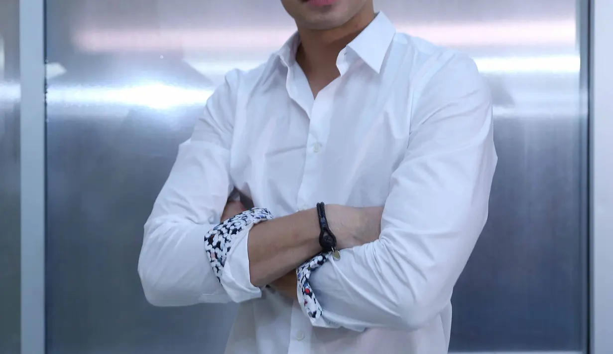 Setelah hubungannnya dengan Mikha Tambayong kandas, lantas apa yang akan dilakukan oleh Fero Walandouw. Saat ditemui di kediamannya, ia tidak mau dipusingkan masalah pasangan. (Nurwahyunan/Bintang.com)