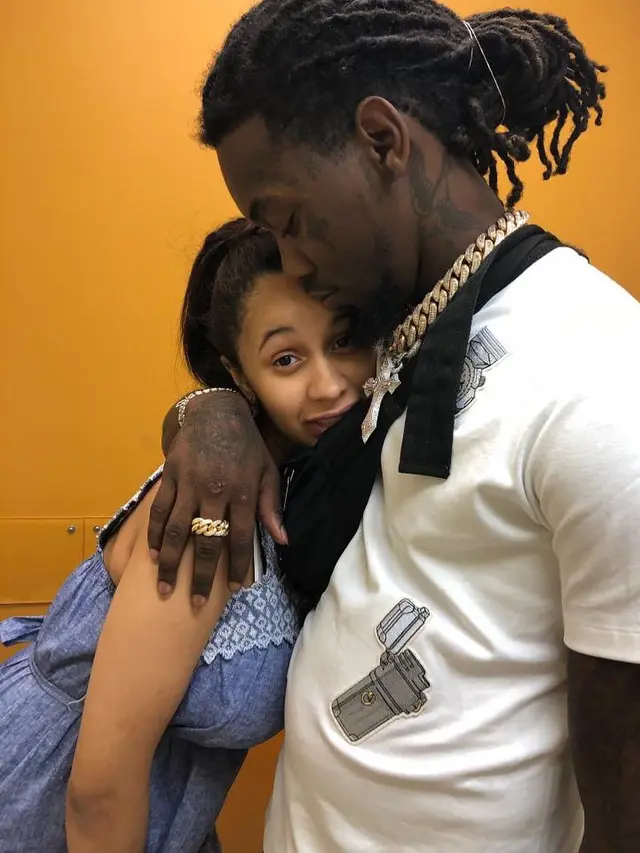 [Bintang] Cardi B - Offset