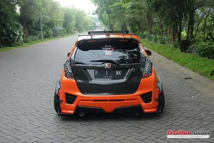Transformasi Jazz Street Racing Monster Engineering - Galeri Otosia.com