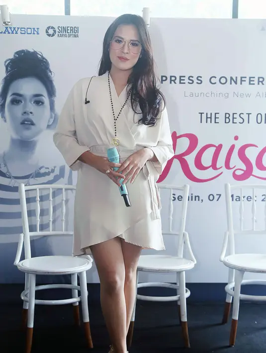 Penyanyi cantik ini telah merangkum 2 album sebelumnya, yaitu 'Raisa' (2011) dan 'Heart To Heart' (2013). (Deki Prayoga/Bintang.com)