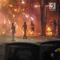 Polisi menembakan gas air mata ke arah massa di kawasan Tanah Abang, Jakarta Pusat, Rabu (22/5/2019). Massa terus melakukan perlawanan pasca buntut dari unjuk rasa hasil penghitungan suara Pemilu 2019 di depan kantor Bawaslu. (Liputan6.com/Herman Zakharia)