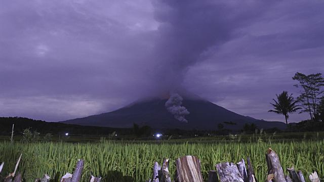 Penampakan Erupsi Gunung Semeru