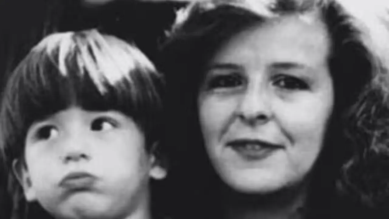 Foto masa kecil Miguel Uribe bersama ibunya Diana Turbay. (X)