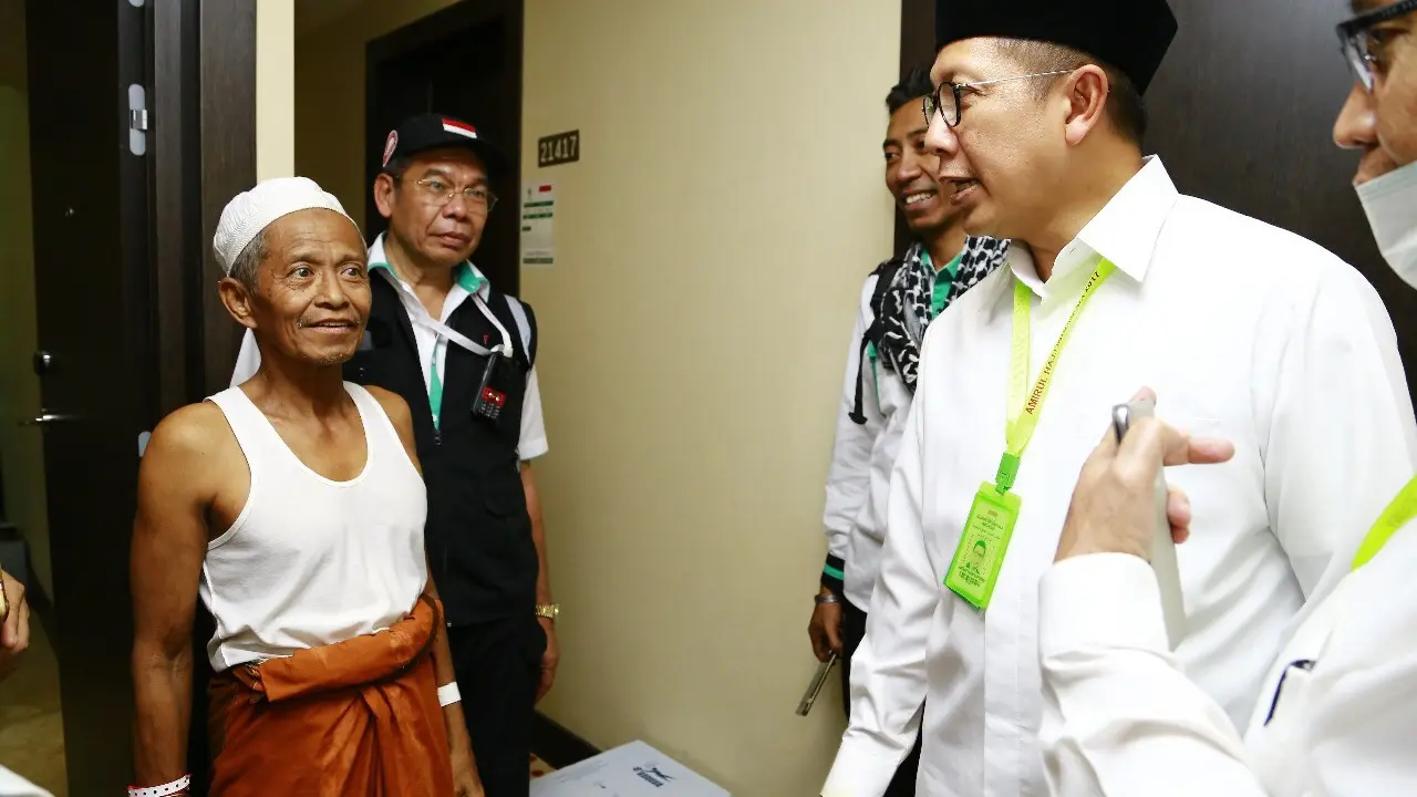 Menteri Agama Lukman Hakim Saifuddin menemui jemaah haji di Mekah.