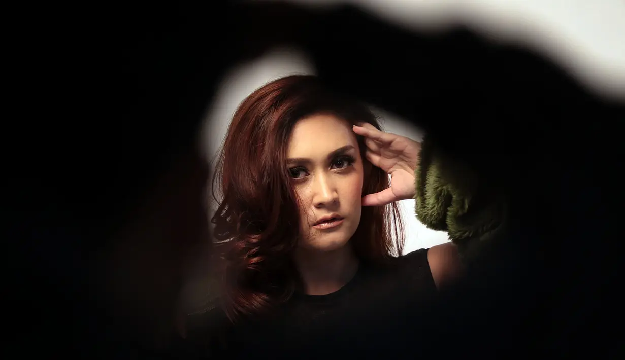 Terakhir merilis single 2010, Nafa kembali dengan mempersiapkan single baru Melepaskanmu Kelemahanku. Kembalinya menekuni dunia tarik suara itu mendapat dukungan dari suami dan anaknya Mikhaela Lee Jowono. (Deki Prayoga/Bintang.com)