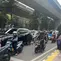 Viral unit BMW X5 mogok di kawasan Kuningan, Jakarta Selatan. Mobil  tidak dapat langsung dievakuasi menggunakan kendaraan derek Dishub. (Istimewa)