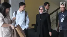 Mantan Wakil Ketua Komisi VII DPR RI Eni Maulani Saragih (tengah) usai menjalani pemeriksaan di Gedung KPK, Jakarta, Kamis (10/10/2019). Eni diperiksa sebagai saksi untuk tersangka Samin Tan terkait kasus dugaan suap terminasi kontrak PKP2B di Kementerian ESDM. (merdeka.com/Dwi Narwoko)