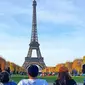 Paris sebagai pusat mode dunia tetaplah menjadi kota yang paling romantis buat kalian kunjungi bersama pasangan kalian.