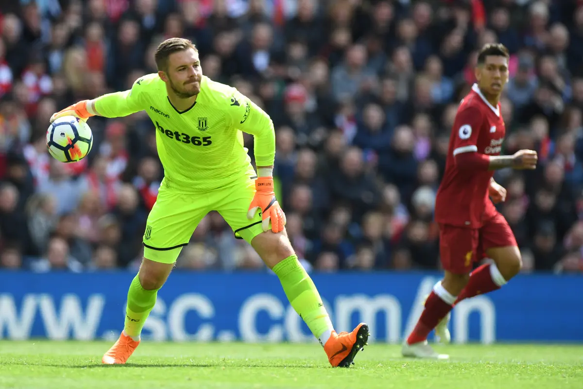 Kiper Berkelas Calon Pengganti Petr Cech di Arsenal