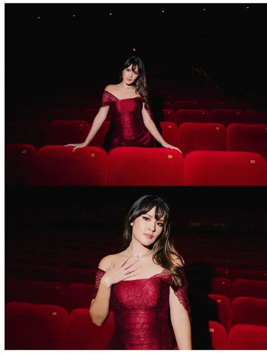 Ia memilih tampil cantik mengenakan off-the-shoulder dress merah rancangan Pamela Usanto. [Foto: Instagram/raisa6690]