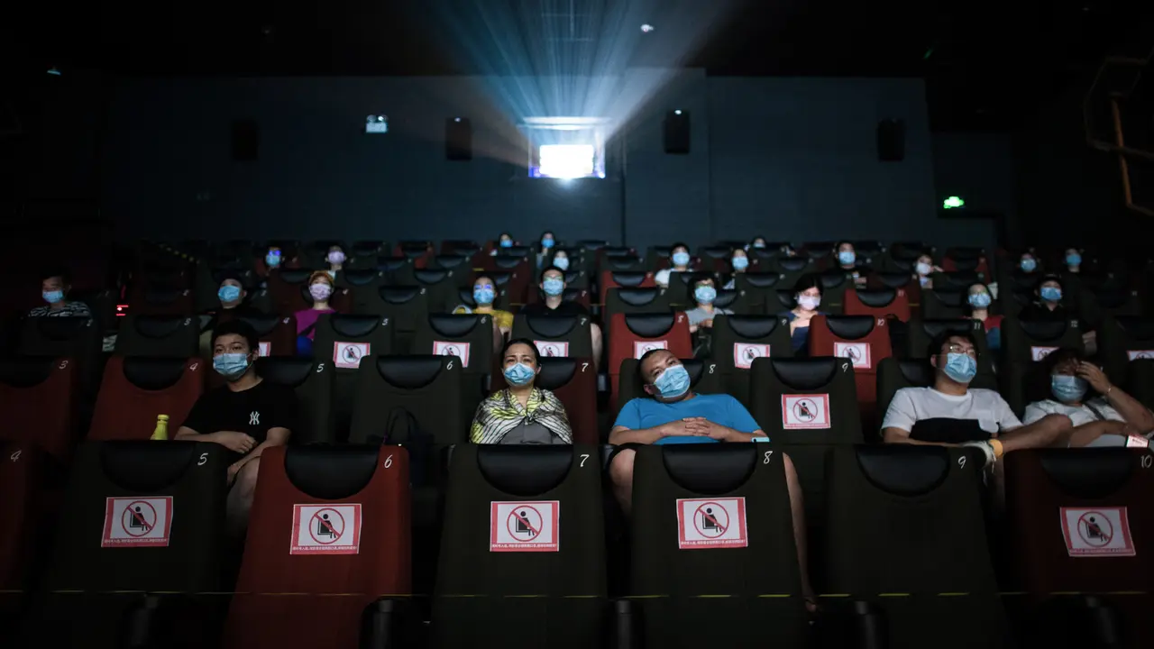 FOTO: Bioskop-Bioskop di Kota Wuhan Mulai Kembali Dibuka