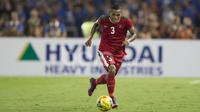 Aksi pemain Timnas Indonesia, M. Abduh Lestaluhu, saat melawan Thailand dalam laga leg kedua final Piala AFF di Stadion Rajamangala, Bangkok, Thailand, Sabtu (17/12/2016). (Bola.com/Vitalis Yogi Trisna)