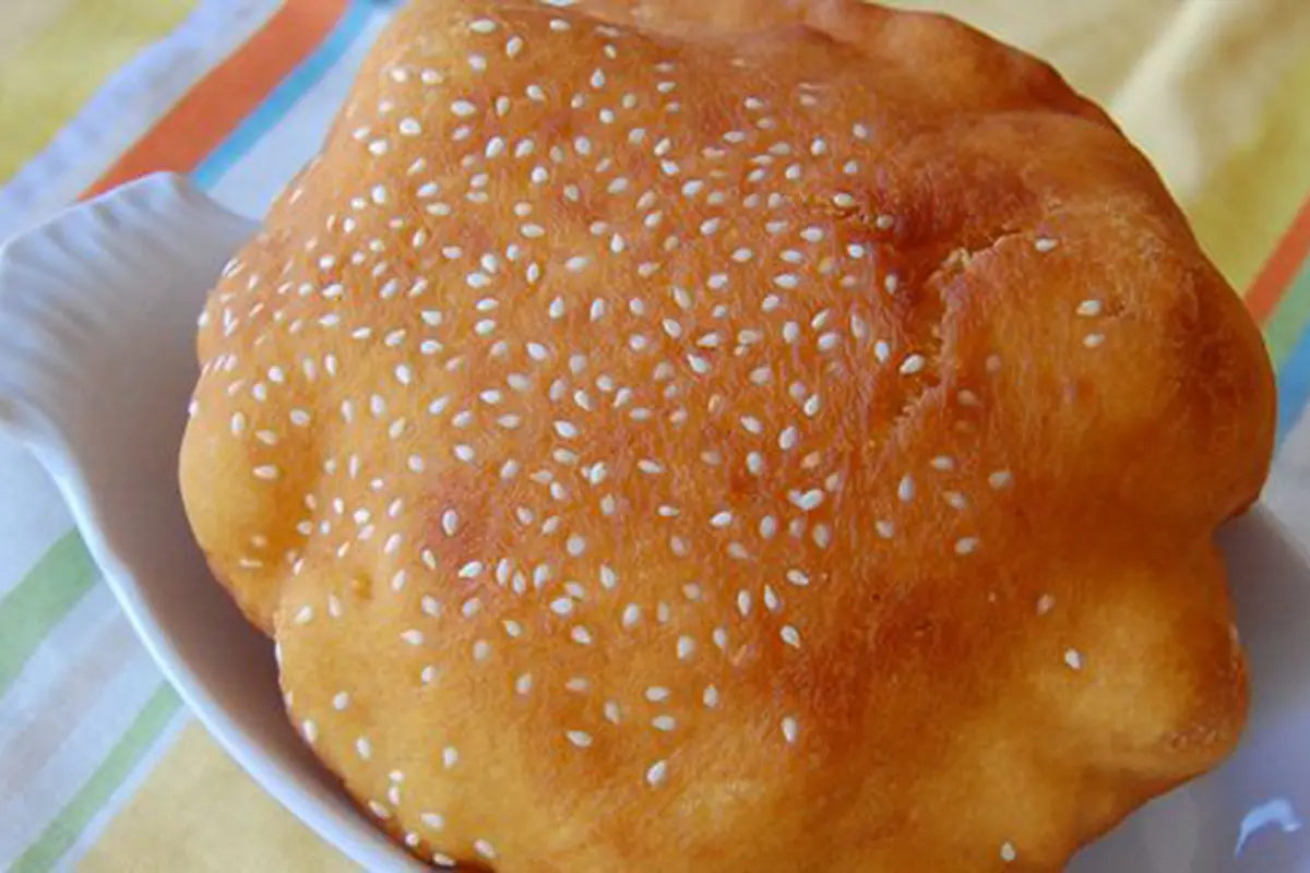 Roti goreng bantal/copyright saVUryandsweet