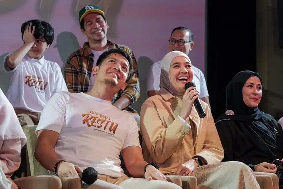 7 Potret Harmonis Dimas Seto dan Dhini Aminarti 15 Tahun Menikah, Punya 46 Anak Asuh