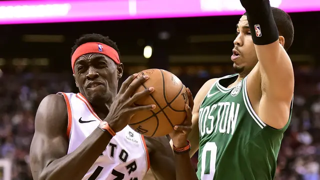 Paskal Siankam berduel dengan Jayson Tatum pada laga NBA