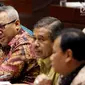 Ketua KPU Arief Budiman (tengah) mengikuti rapat dengar pendapat dengan Komisi II DPR di Kompleks Parlemen Senayan, Jakarta, Selasa (13/3). Rapat tersebut membahas Peraturan KPU (PKPU) yang mengatur pelaksanaan Pemilu 2019. (Liputan6.com/JohanTallo)