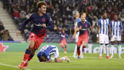 Antoine Griezmann menjadi keran gol pertama Atletico Madrid di menit ke-56. Memanfaatkan sepak pojok, Griezmann berhasil menyambar bol dengan sentuhan kaki kirinya. (AP/Luis Vieira)