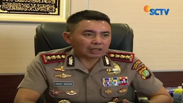Polres Jakarta Timur lakukan identifikasi sidik jari pada jam tangan yang ada saat pengeroyokan Hermansyah di Tol Jagorawi.