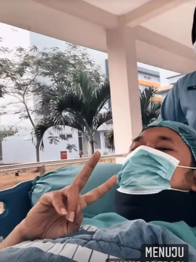 7 Potret Hanung Bramantyo Sebelum dan Sesudah Operasi Saraf Kejepit