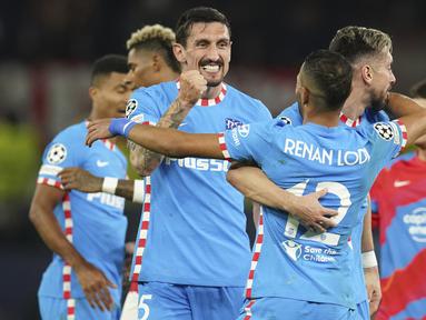 Sejak dilatih Diego Simeone pada 2011 silam, Atletico Madrid menjelma menjadi tim elite di Spanyol bahkan di Eropa. Saat berlaga di Eropa, mereka tercatat pernah menyingkirkan 5 klub asal Inggris di babak gugur kompetisi antar-klub Eropa. Klub mana saja? (AP/Dave Thompson)