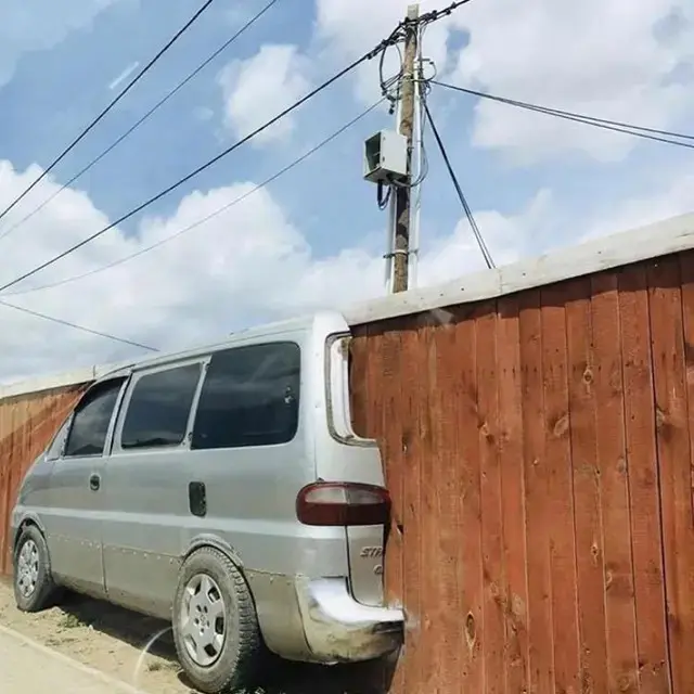 6 Pagar Rumah Nyeleneh demi Mobil Bisa Masuk Ini Kocak, Garasi Terlalu Kecil