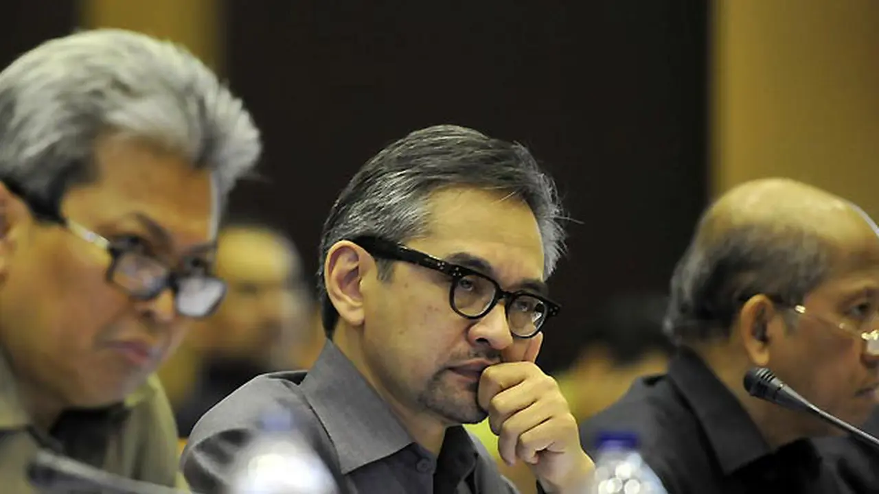 marty_natalegawa_121012b.jpg