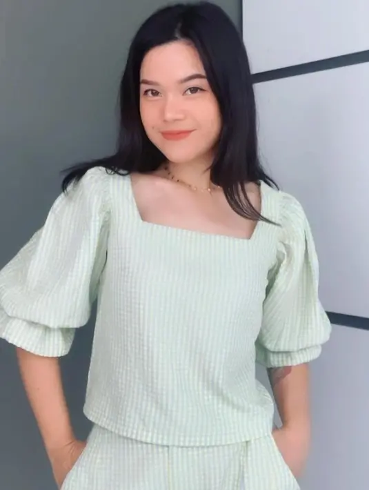 Terlepas dari dua kegiatan yang dilakukan Sinta, banyak netizen yang salfok dengan kecantikan Sinta. [instagram/sisisinta]