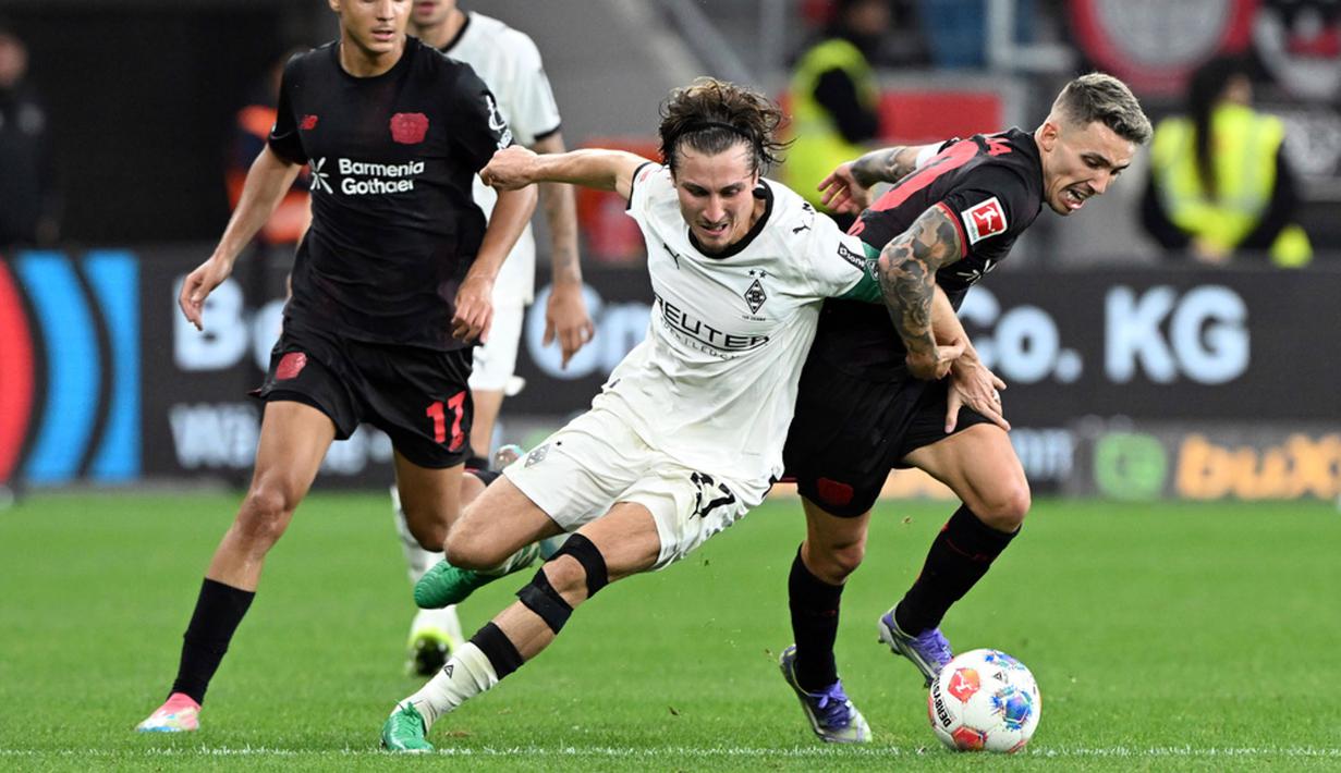 Hasil imbang ini penting bagi Borussia Monchenglabdbach, apalagi hasil imbang itu diraih di kandang Bayer Leverkusen yang disebut sebagai salah satu favorit mengisi posisi papan atas di Bundesliga musim ini. (Federico Gambarini/dpa via AP)