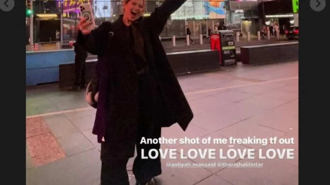 Thariq Halilintar Ucapkan Ulang Tahun Buat Alliyah Massaid Lewat Billboard di Times Square
