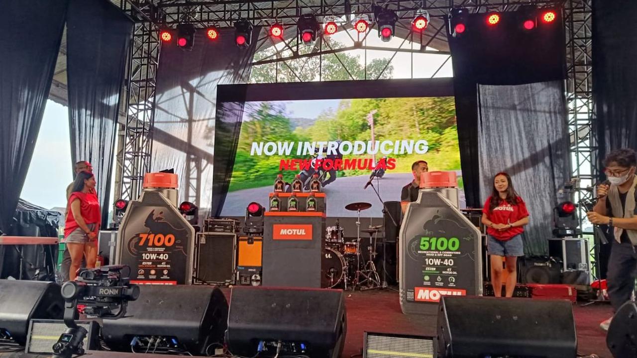 Pada akhir pekan kemarin, Motul Indonesia memperkenalkan seri terbaru dari line up pelumas untuk sepeda motor, yaitu Motul 7100 4T dan Motul 5100 4T